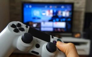 آموزش کامل رفع مشکل هنگ کردن و قفل شدن PS4 [راهنمای جامع ۲۰۲۶]