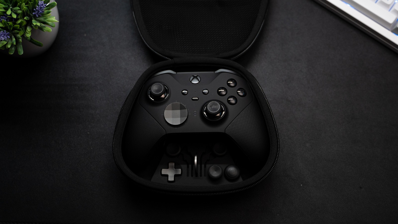 فایل جدید: تصویر افشاگرانه از کنترلر Xbox Elite Series 3 با نمایشگر داخلی